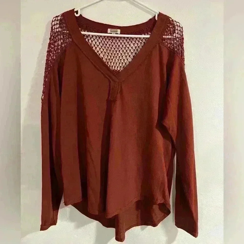 EUC gimmick by BKE  red orange shirt never worn like new condition size M